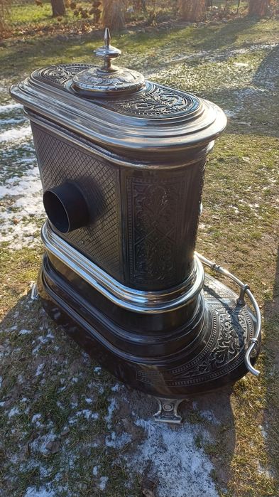 Piękny kominek żeliwny