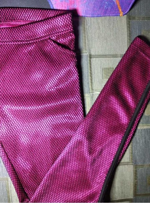 Розовый лосины в черную сеточку XS, яркие розовые лосины женские