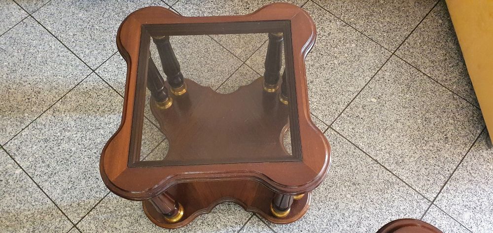 Conjunto de mesas de centro em mogno