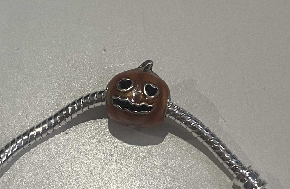 Charms na bransoletkiPandora pomarańczowa Dynia halloween z sercami