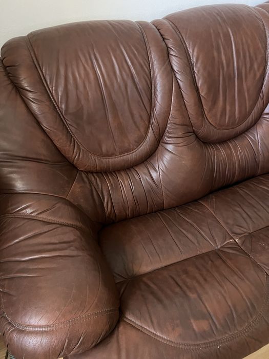 Conjunto de 2 sofas em pele