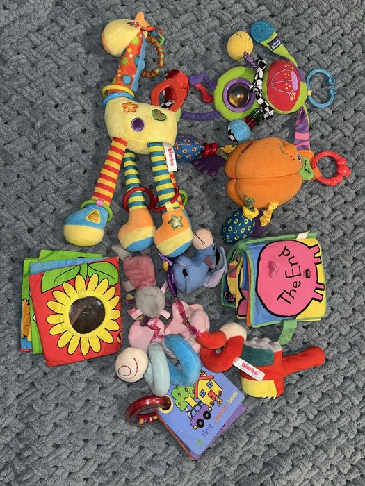 Дитячі іграшки ( для маленьких)