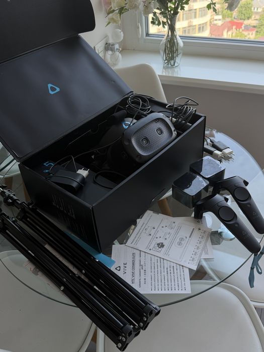 Полный комплект VR шлема HTC Vive Cosmos Elite + Штативы в подарок