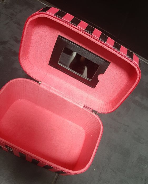 Kuferek- kosmetyczka