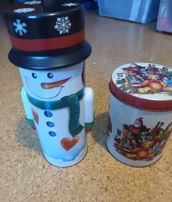 Duas latas natalícias