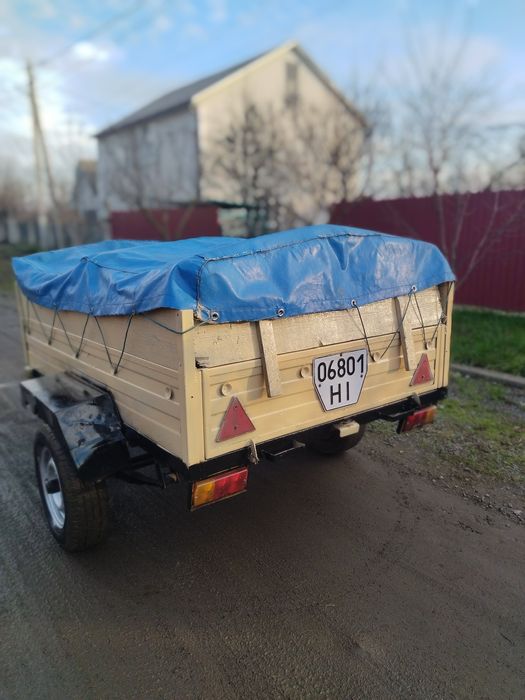 Автомобільний причіп з документами. Прицеп є ТОРГ