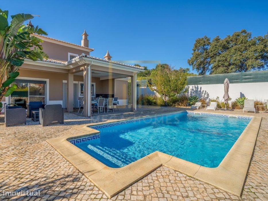 Moradia Isolada T3, com piscina, inserida em lote de 940m2, em Mexi...