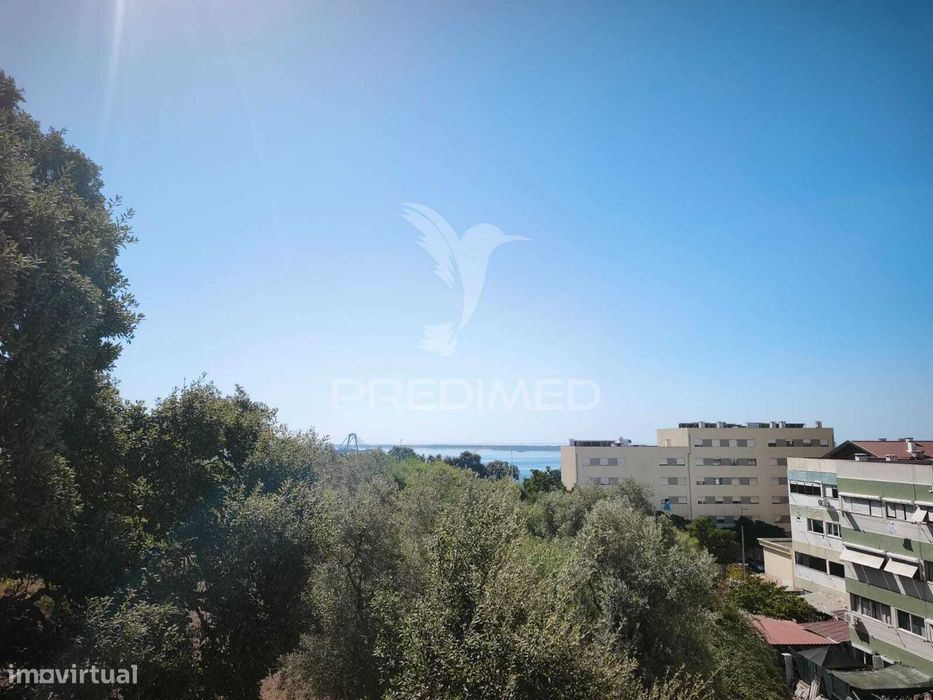 Apartamento T2 Remodelado com Arrecadação e Vista Rio – Setúbal