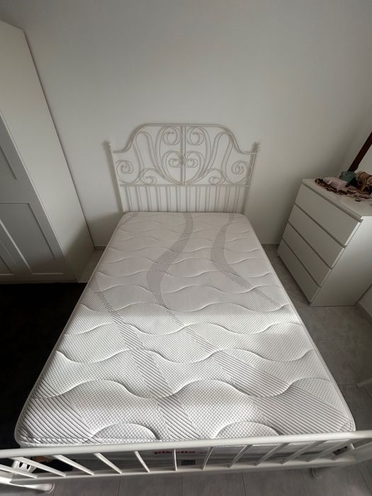 Cama com estrado e colchão 140x190