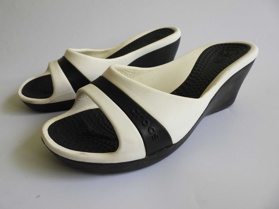 Crocs klapki na koturnie na plaże 39