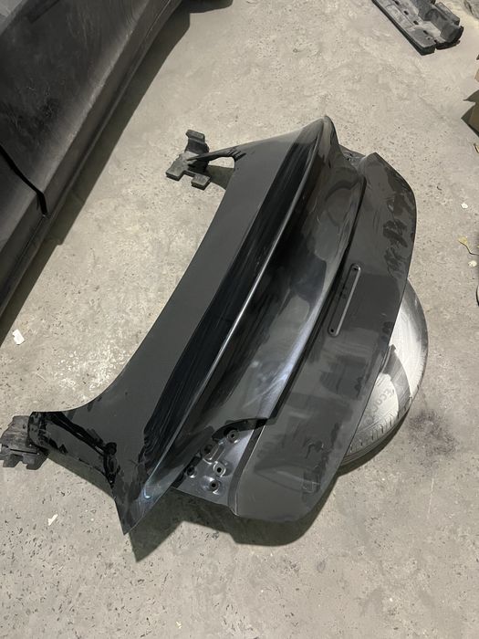 Кришка багажника Tesla Model 3
