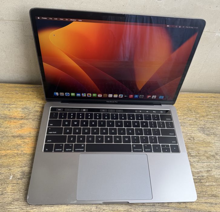 Macbook pro 13" Touchbar | 256 SSD | 8GB RAM | Core i5