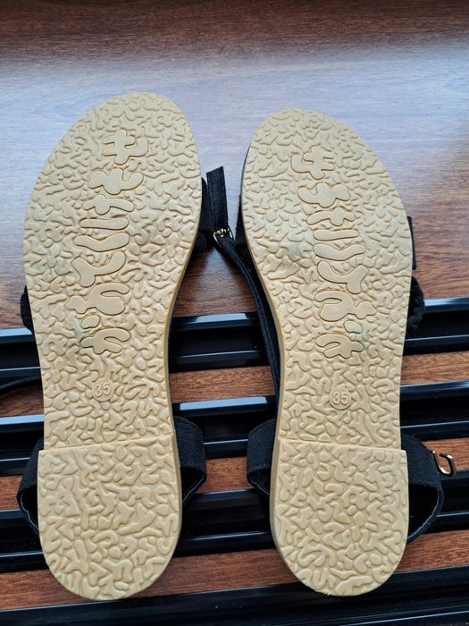 Sandálias rasas pretas