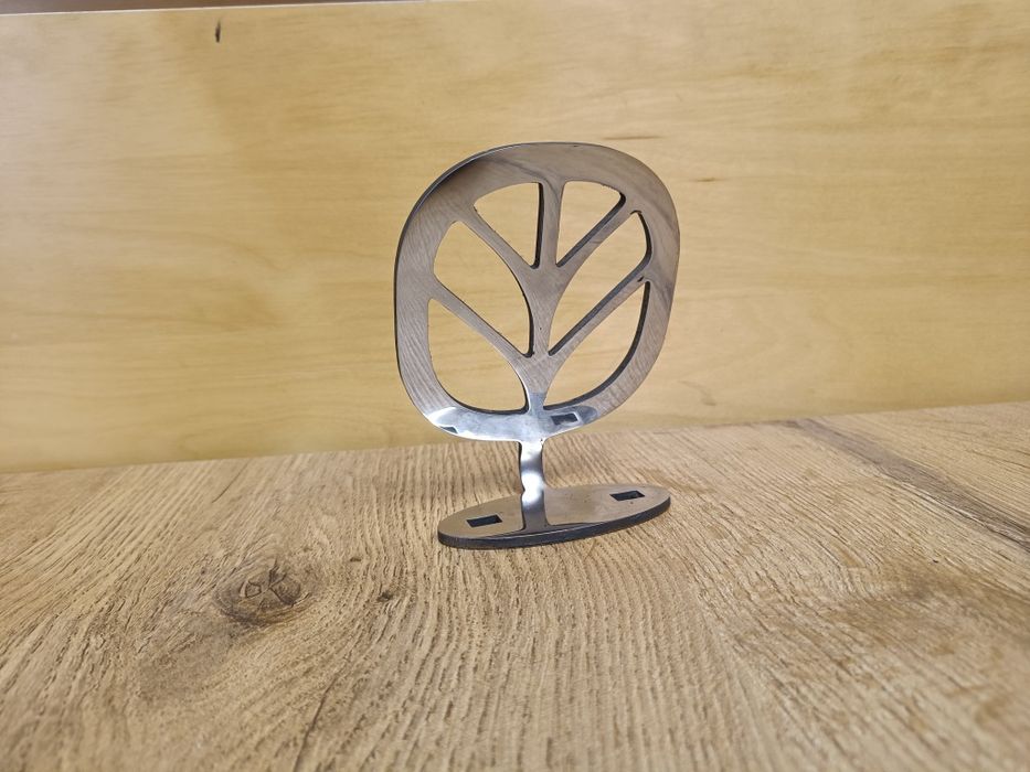 New Holland logo znaczek celownik na maskę emblemat inox 4mm celownik