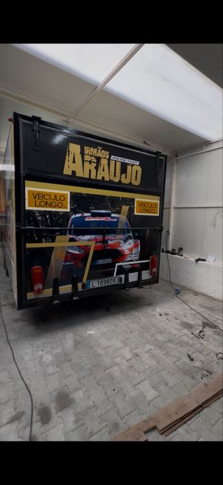 Reboque fechado para carro