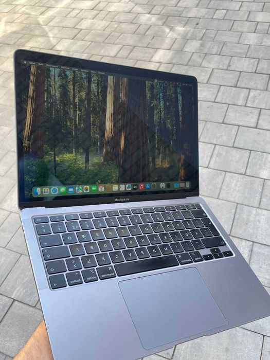 Тонкий та елегантний ноутбук Apple MacBook Air (A2179) у чудовому робочому стані.