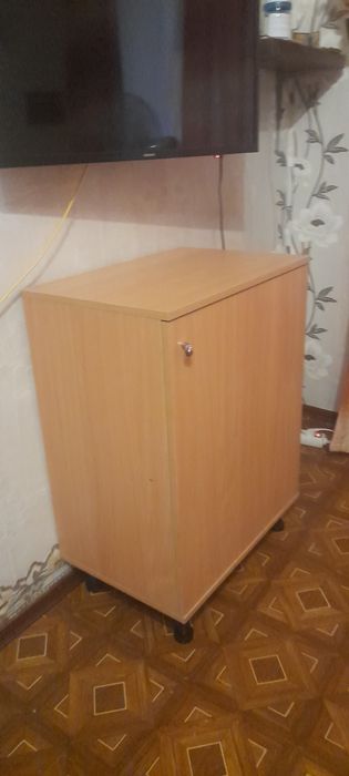Продаю тумбу- шкафчик