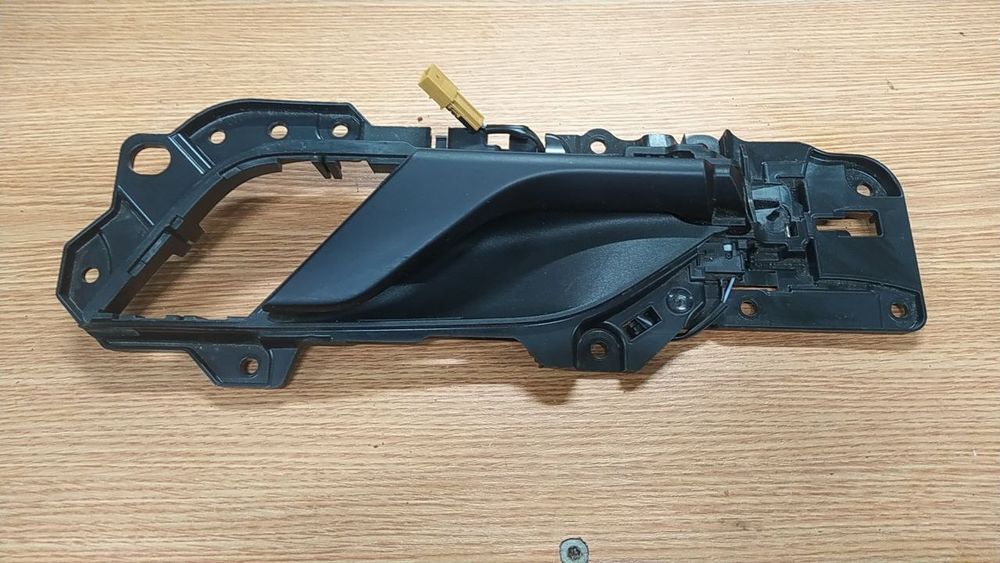 Porsche taycan внутрішля ліва ручка дверей 9j1837019c