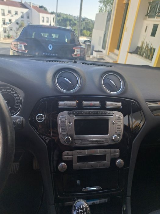 Ford Mondeo — fotografia 9