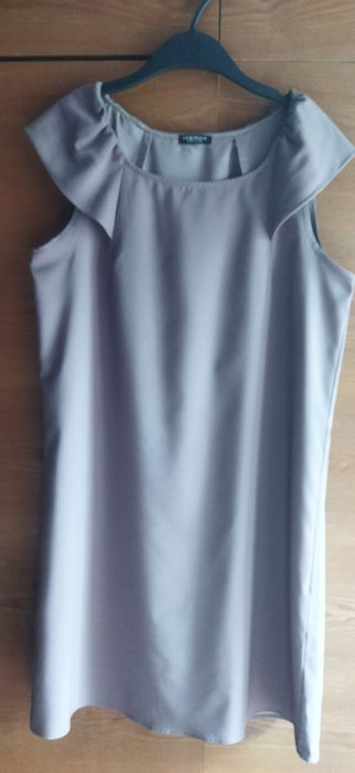 Коротке жіноче плаття