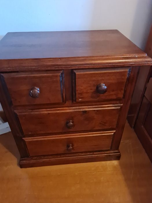 Comoda e 2 mesas cabeceira