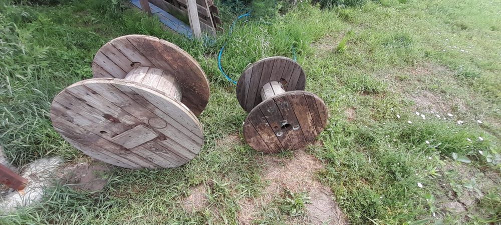 Mała szpula po kablach drewniana