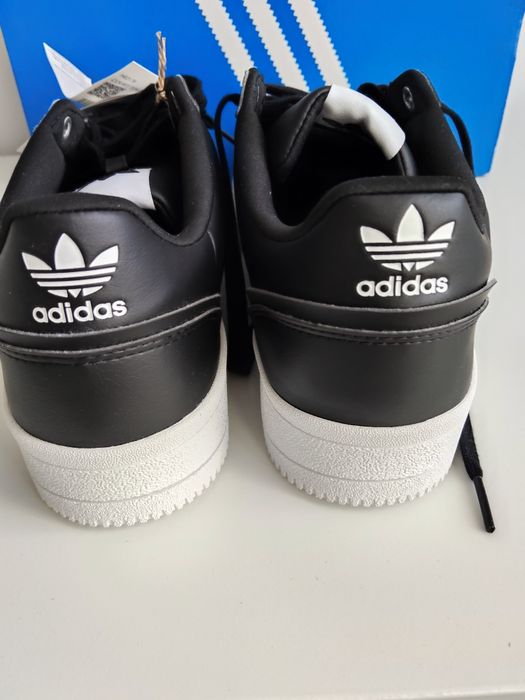 Buty adidas Court Tourino czarne rozmiar 42