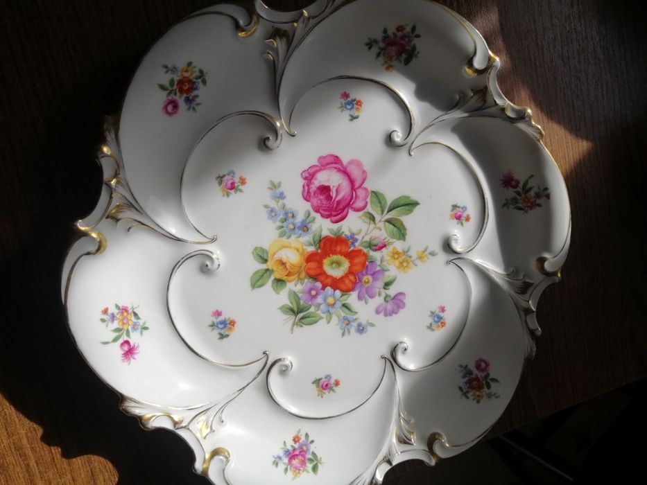 Stara piękna porcelana