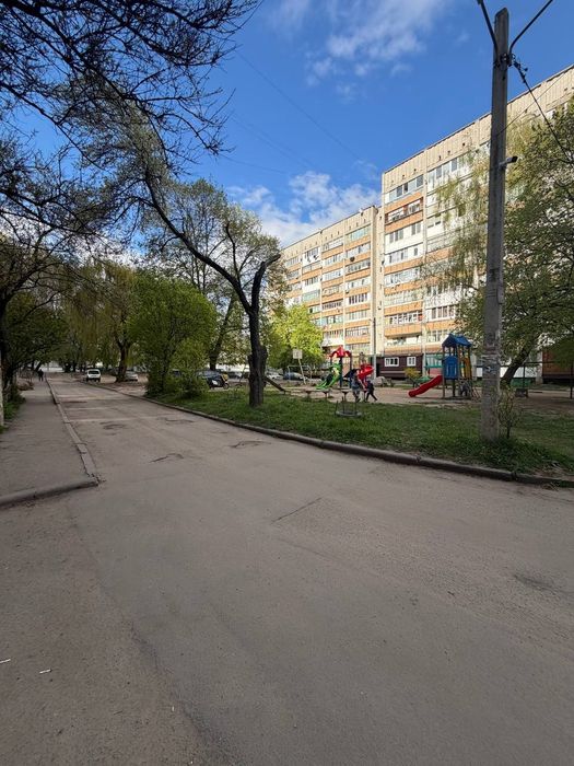 Продаж квартири в р-ні Польова від власника.