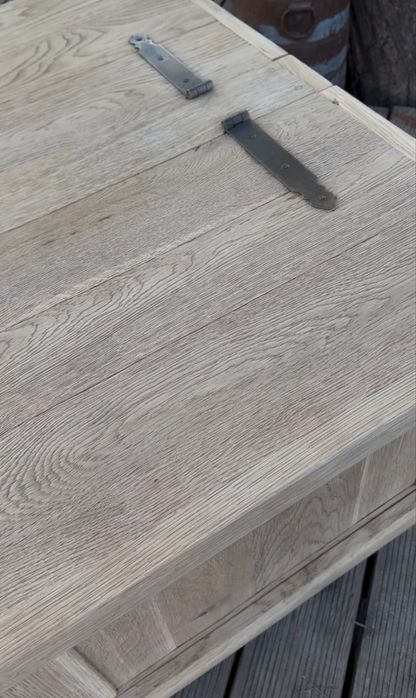 Stolik kawowy / skrzynia , lity dąb