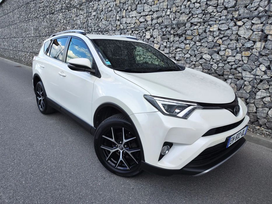 Toyota RAV4 2.0 Diesel 143KM Manual Biała Perła Kamera Blisy LED Czarny Sufit