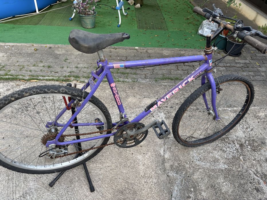 Bicicleta BTT antiga para restauro