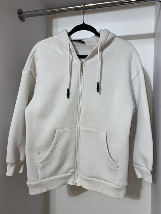 Зіп худі білого кольору з принтом