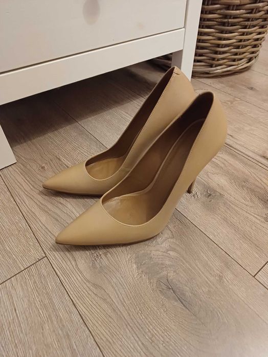 Kazar szpilki czółenka r.41 beżowe kremowe skóra skórzane