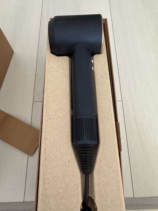 Dyson фен Поломаний