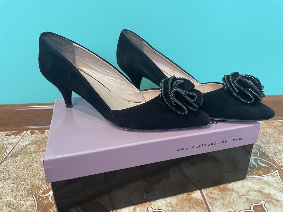Туфлі Carlo Pazolini та crocs