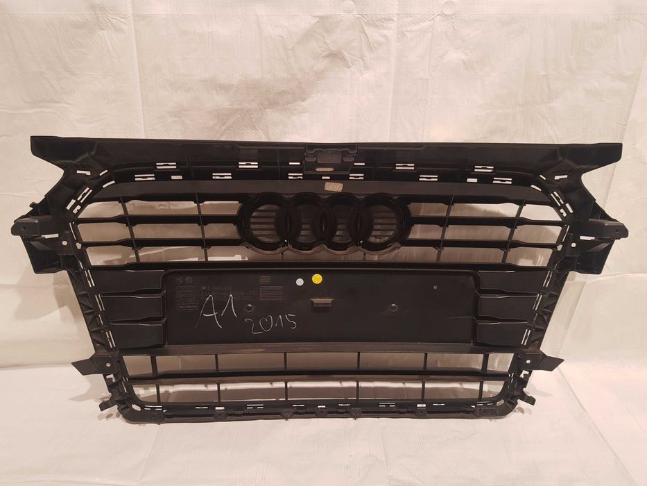 Atrapa grill przedniego zderzaka przód 8XA lift Audi A1 14-18 lift