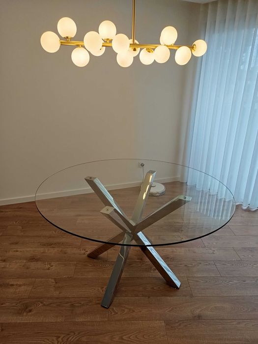 Mesa de jantar redonda em vidro e inox 8 lugares