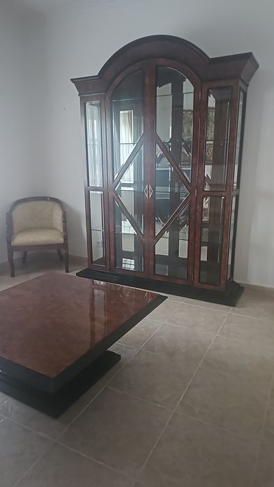 Móvel vitrine mogno