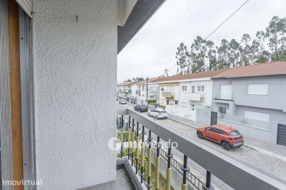 Moradia T4 com garagem, em Vila Nova da Telha, na Maia