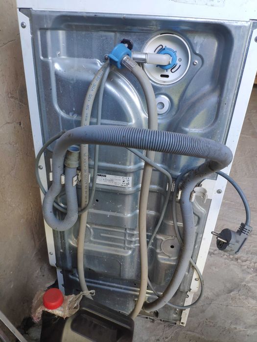 Пральна машина Zanussi ZWY 180 вузька вертикалка на запчастини