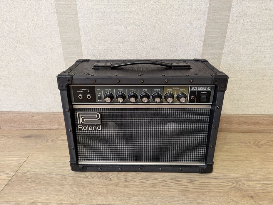 Комбопідсилювач Roland JC-22