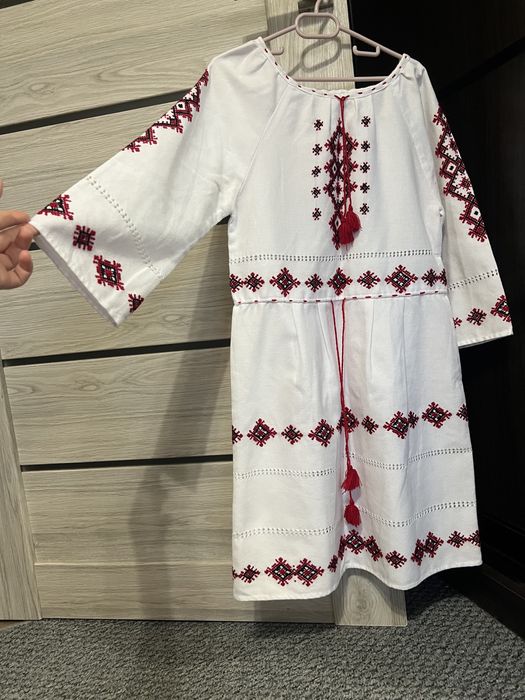 Якісна вишиванка сукня на 8-9 років 140
