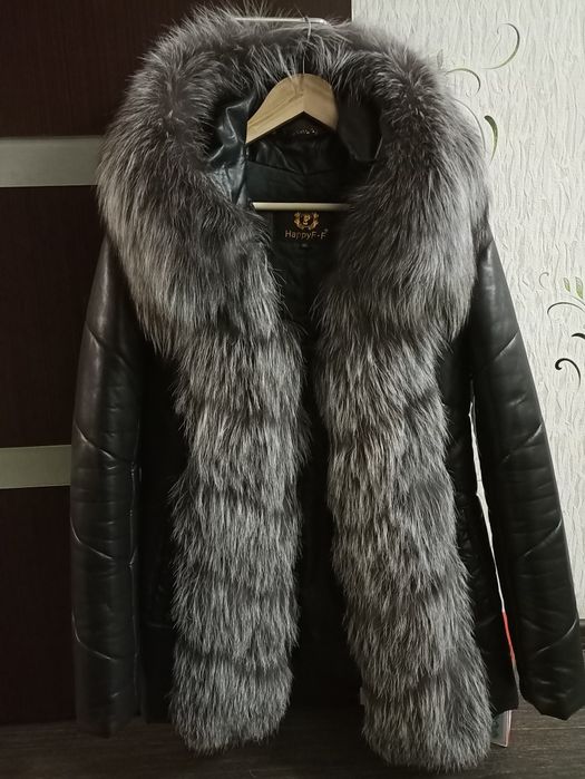 Пуховик (желетка) з натуральної шкіри з хутром чорнобурки S/M