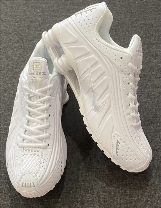Новые кроссовки Nike Shox R4 39-40 размер