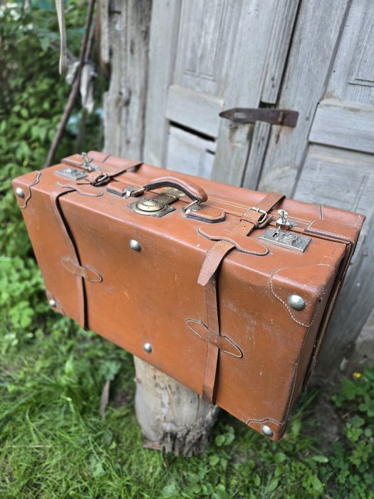 Вінтажна шкіряна валіза