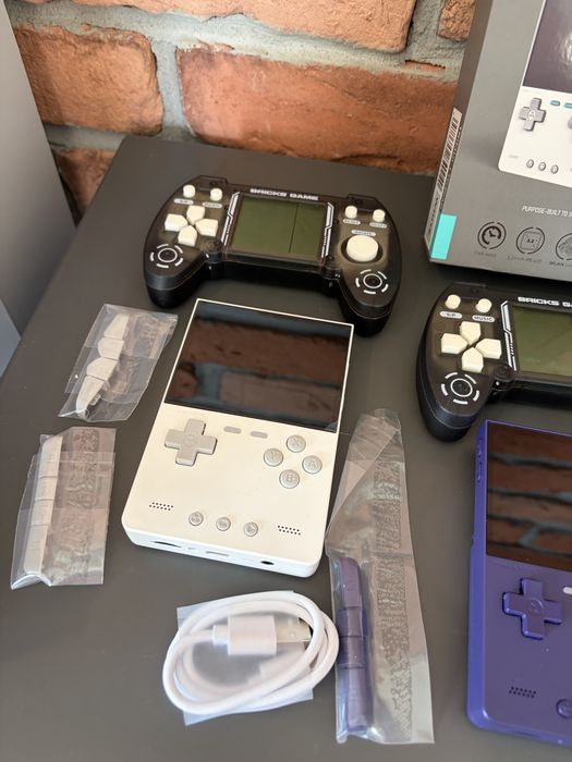 TrimUI Brick, konsola, karta 64GB + GRATIS Retro konsola!