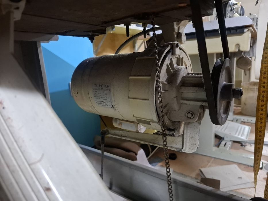 Maquina de corte e cose 2 agulhas