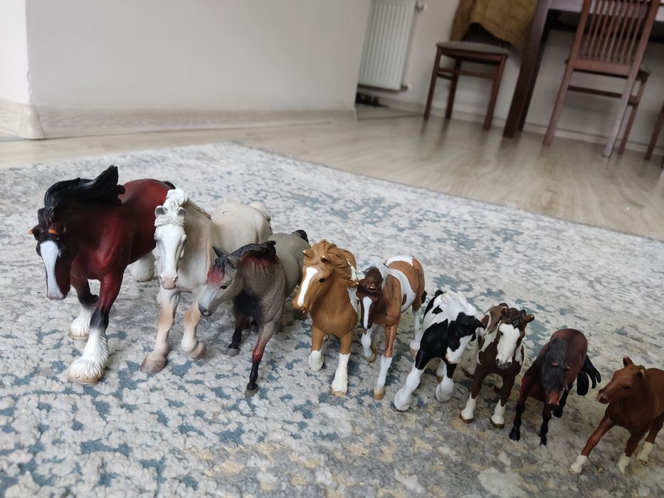 Figurki koni + dodatki