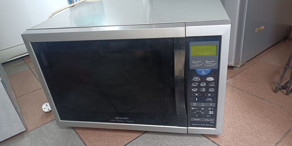 Duża pojemna mikrofala Sharp